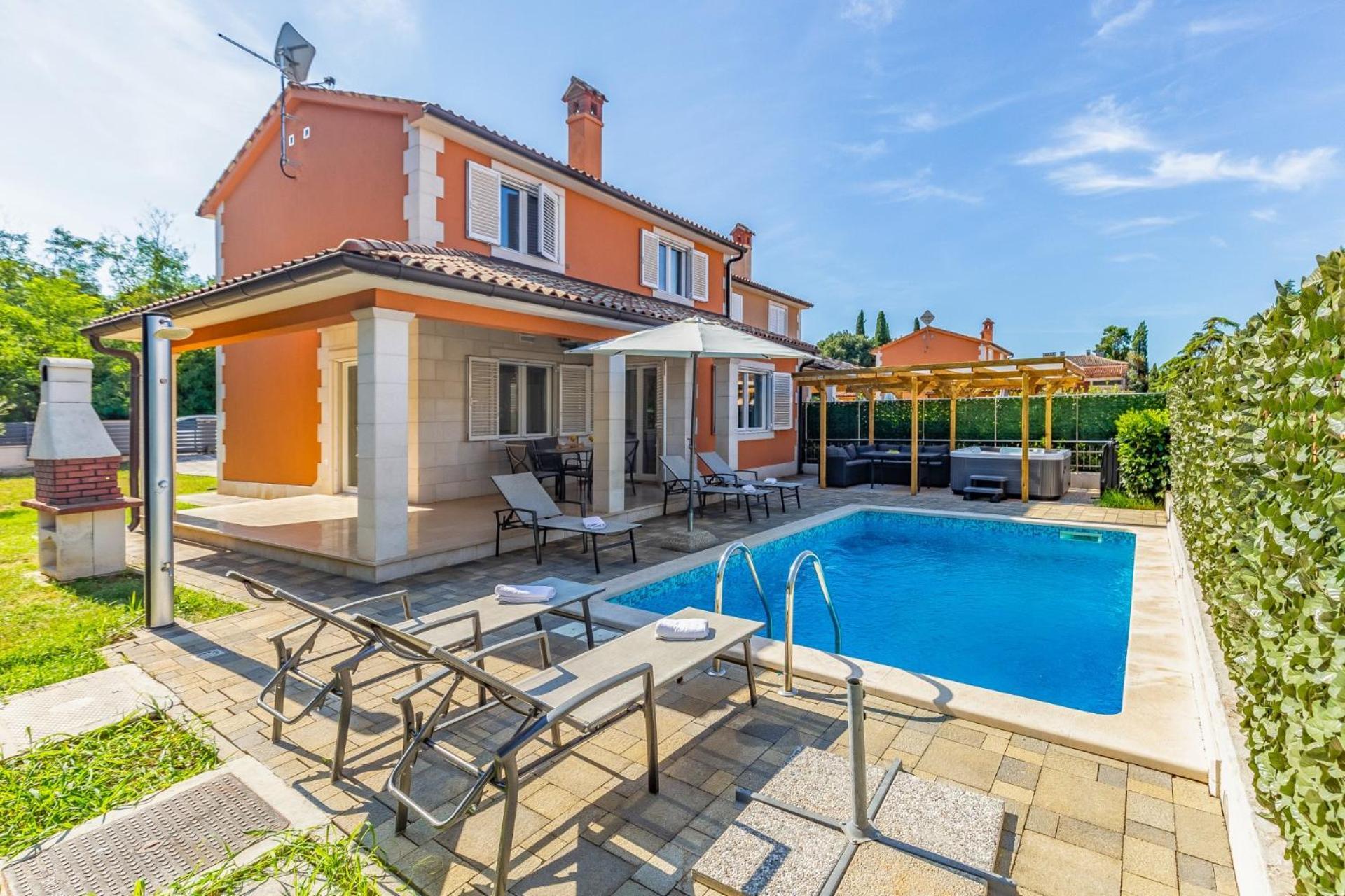 Villas Lotus With Pool And Jacuzzi พูลา ภายนอก รูปภาพ