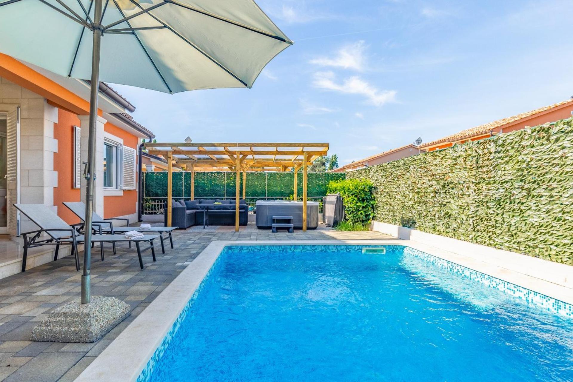 Villas Lotus With Pool And Jacuzzi พูลา ภายนอก รูปภาพ