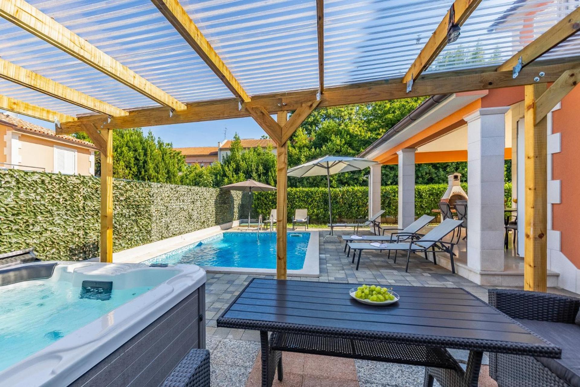 Villas Lotus With Pool And Jacuzzi พูลา ภายนอก รูปภาพ