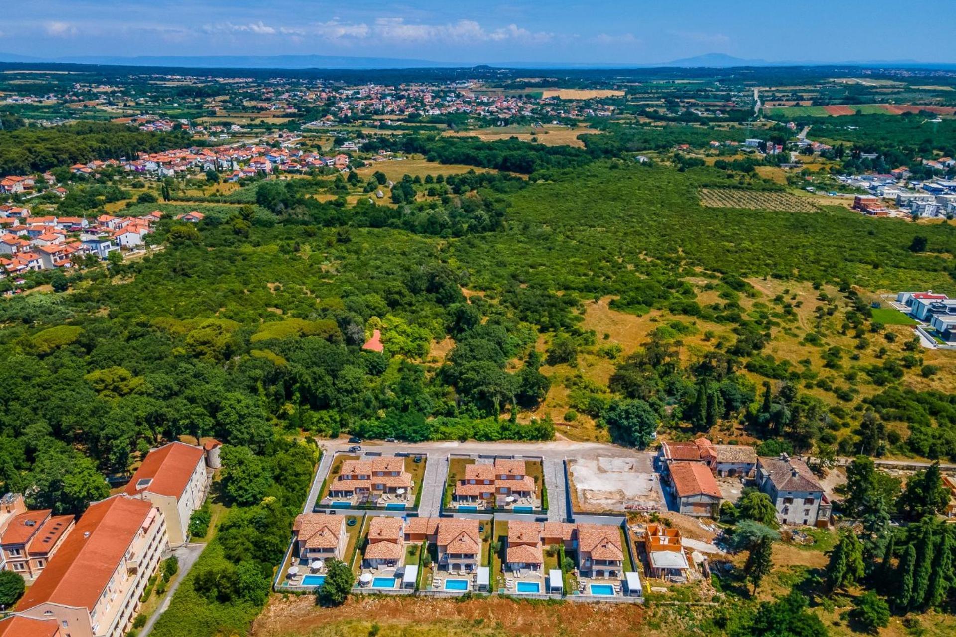 Villas Lotus With Pool And Jacuzzi พูลา ภายนอก รูปภาพ