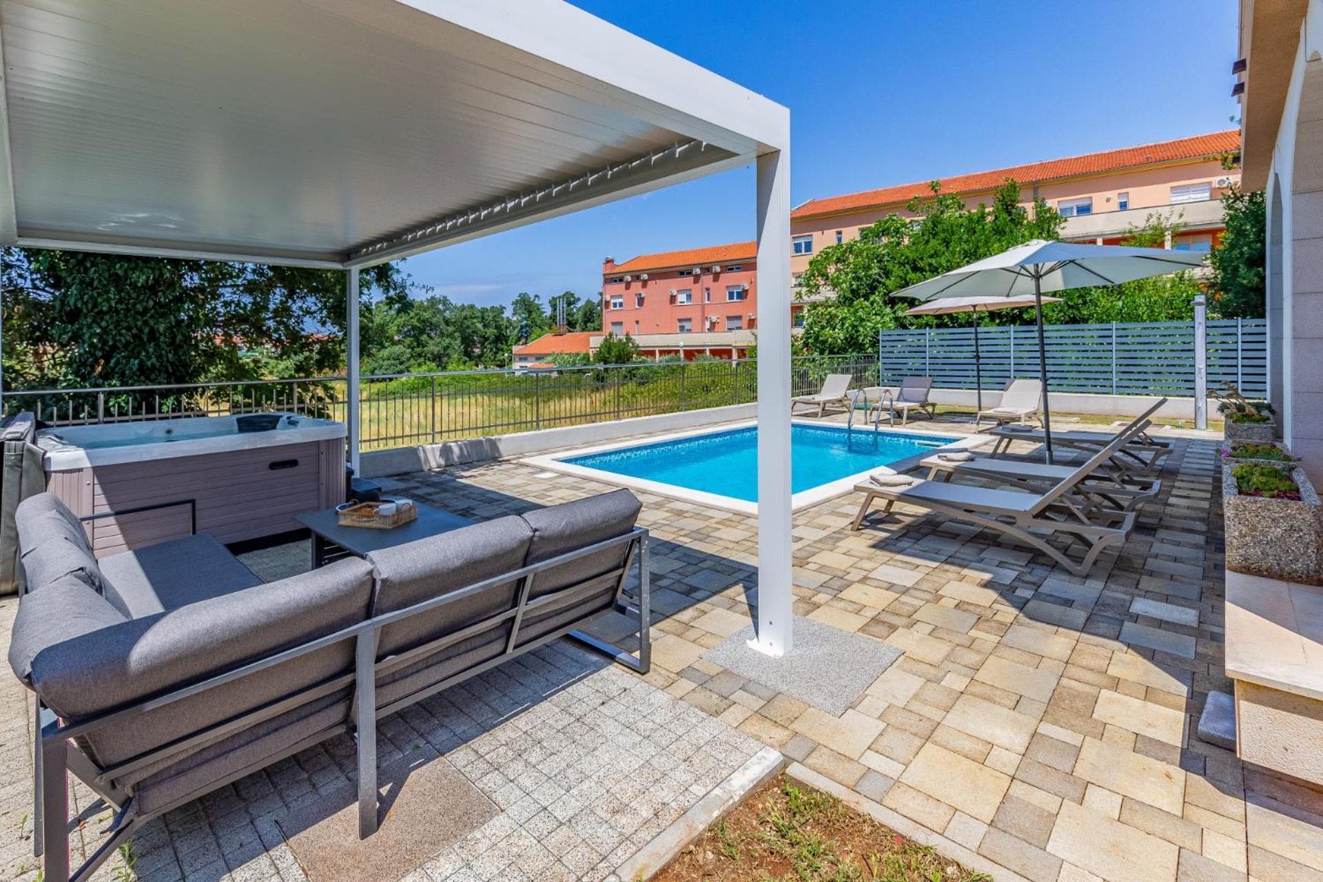 Villas Lotus With Pool And Jacuzzi พูลา ภายนอก รูปภาพ