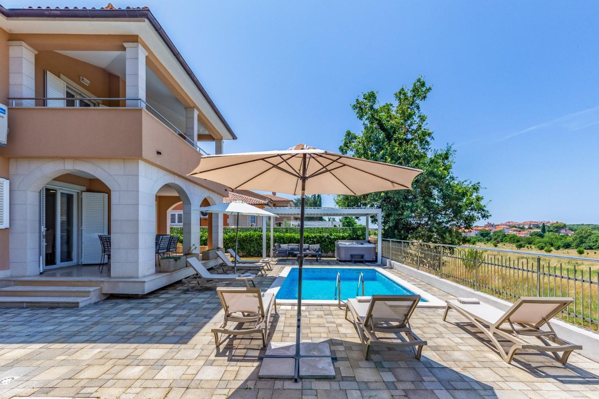 Villas Lotus With Pool And Jacuzzi พูลา ภายนอก รูปภาพ