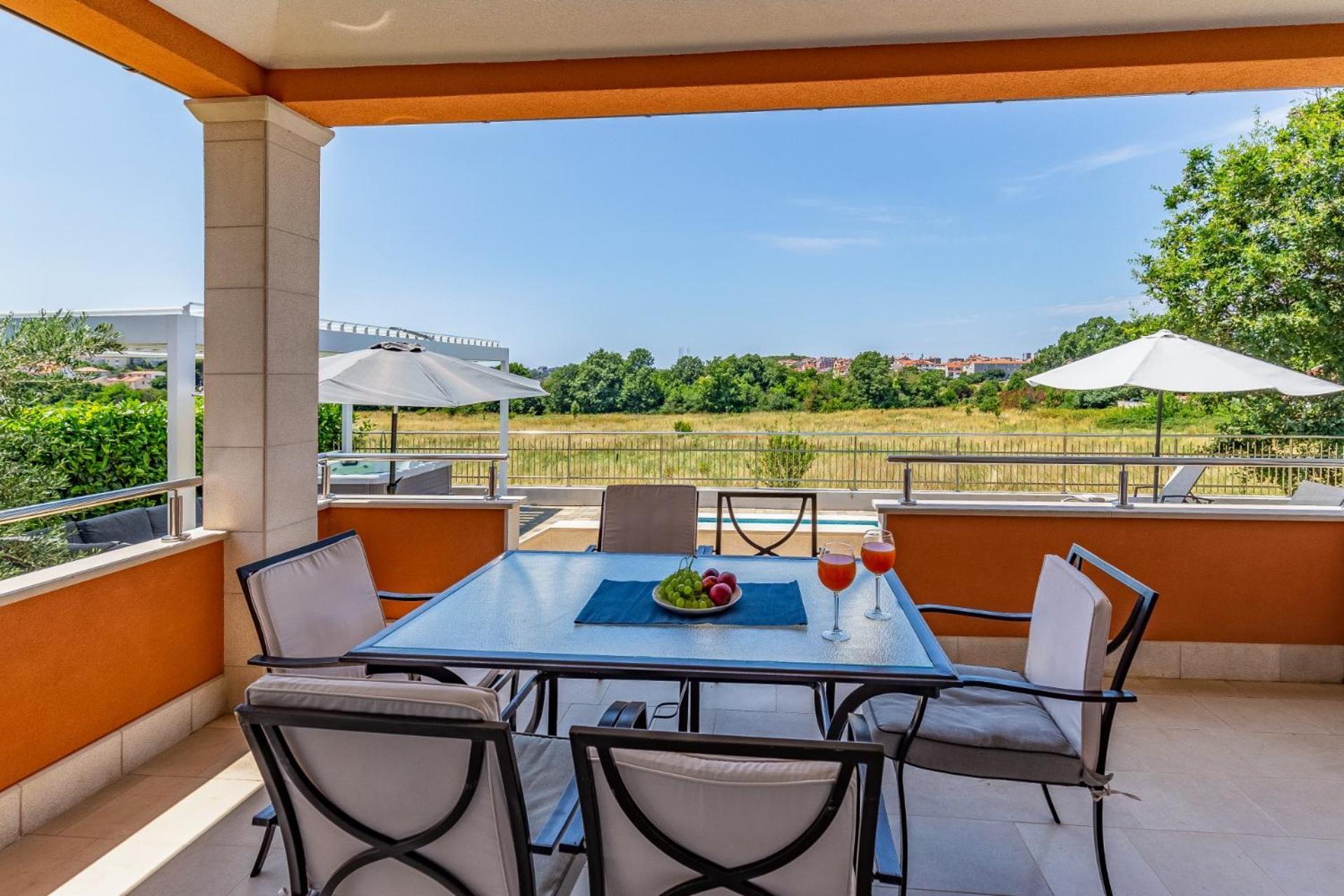 Villas Lotus With Pool And Jacuzzi พูลา ภายนอก รูปภาพ