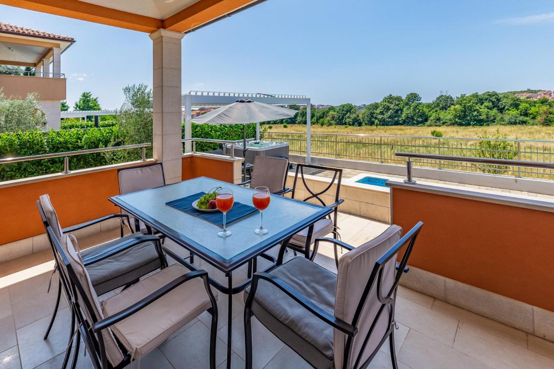 Villas Lotus With Pool And Jacuzzi พูลา ภายนอก รูปภาพ