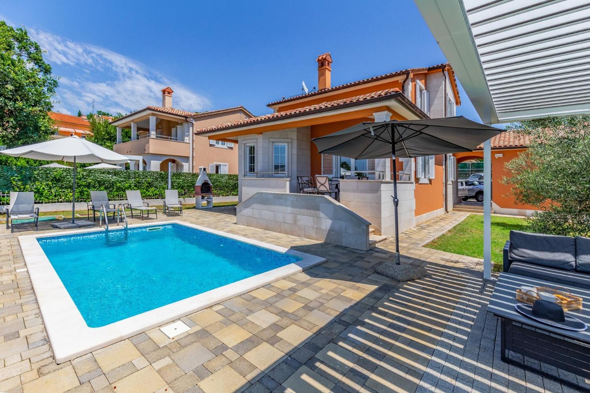 Villas Lotus With Pool And Jacuzzi พูลา ภายนอก รูปภาพ