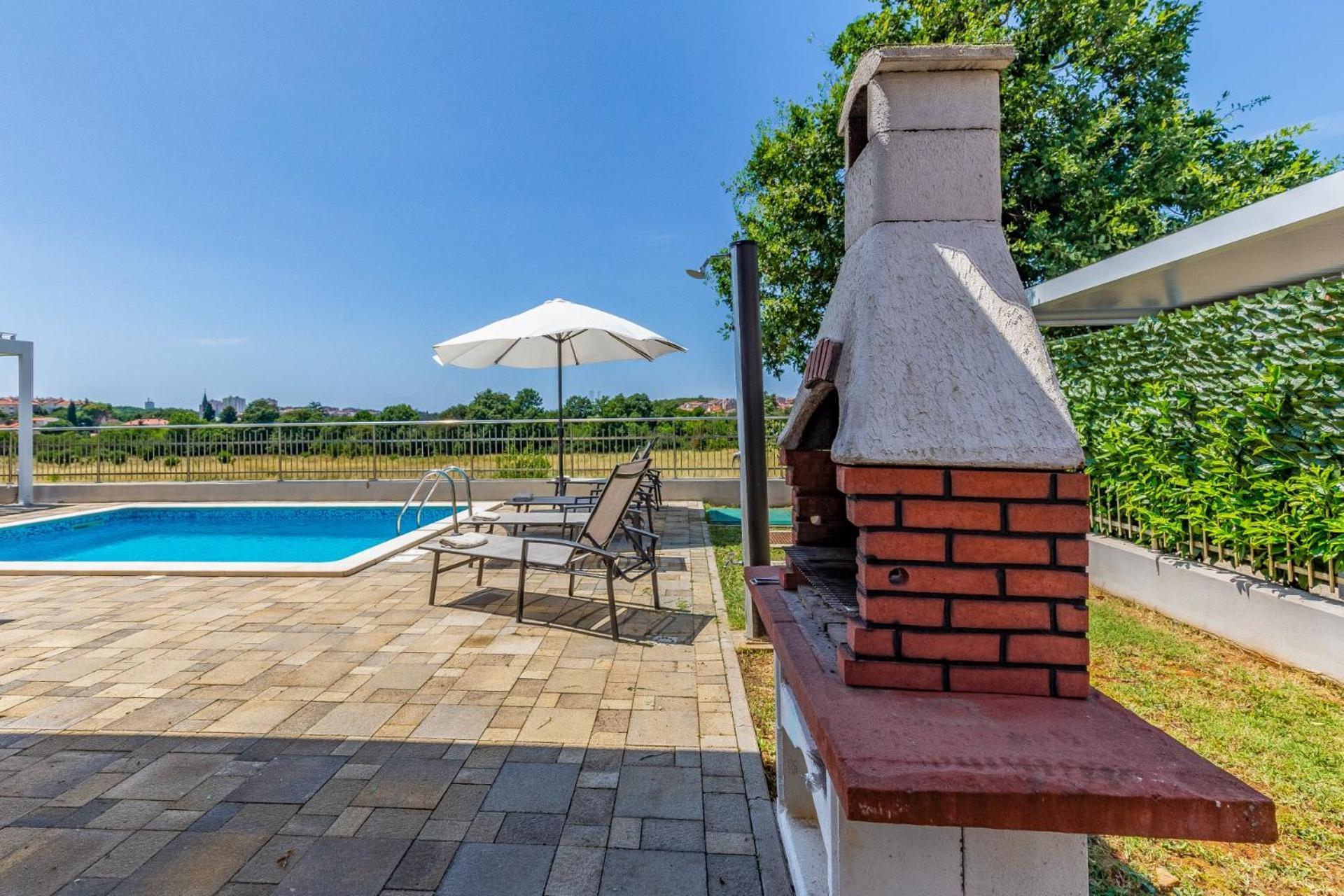Villas Lotus With Pool And Jacuzzi พูลา ภายนอก รูปภาพ