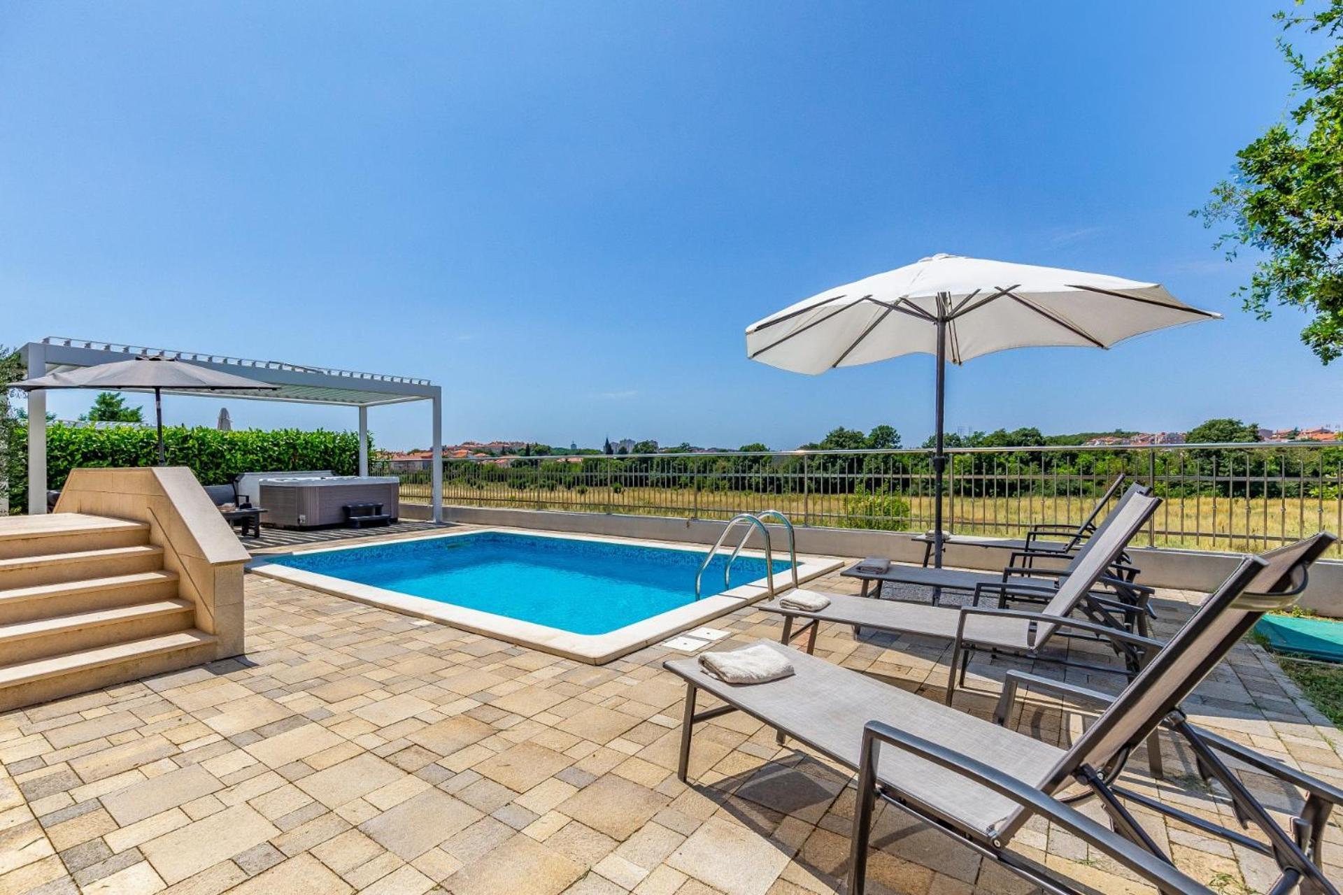 Villas Lotus With Pool And Jacuzzi พูลา ภายนอก รูปภาพ